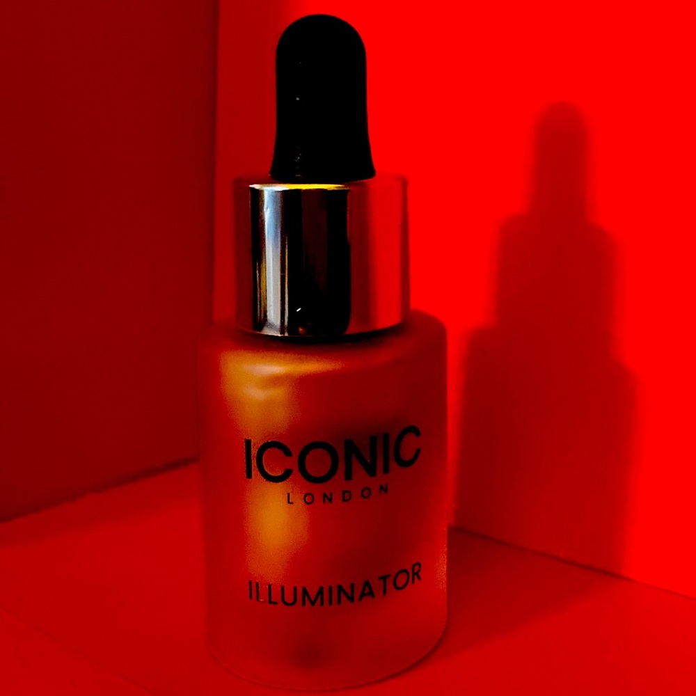 Makeup highlighter